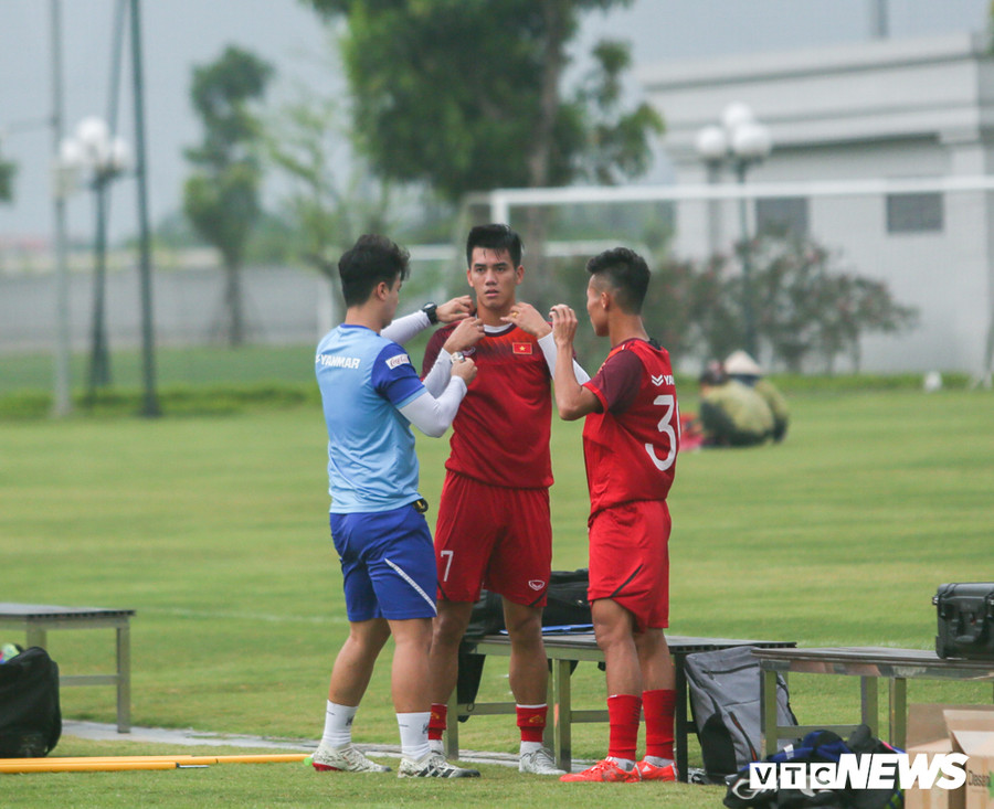 Cả Tiến Linh và Việt Cường đều tập riêng do vừa hoàn thành vòng 14 V-League cùng Becamex Bình Dương Cả Tiến Linh và Việt Cường đều tập riêng do vừa hoàn thành vòng 14 V-League cùng Becamex Bình Dương