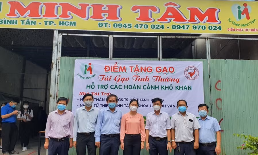 Việc thiết lập điểm đặt "ATM gạo" cũng như công tác vận chuyển gạo, hậu cần nhận được sự hỗ trợ rất lớn từ chi hội từ thiện Minh Tâm