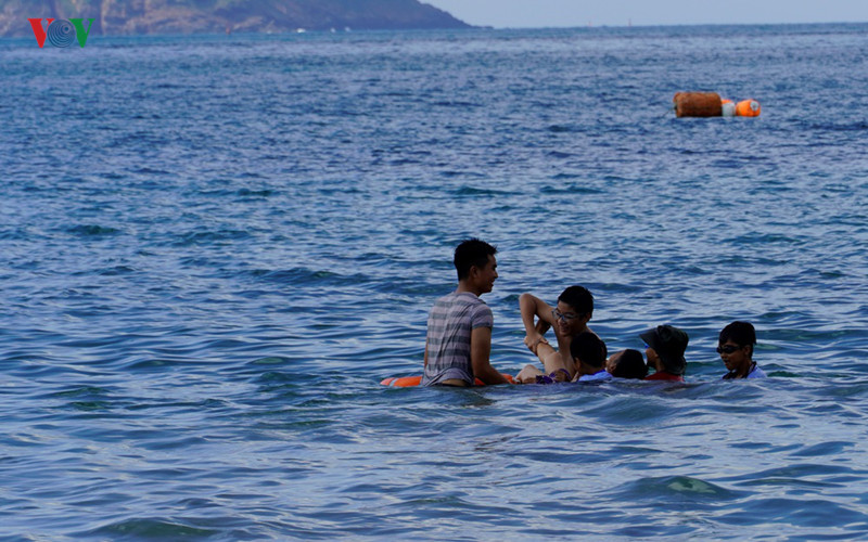 hoc sinh khong chi biet boi ma con can biet ky nang cuu nguoi duoi nuoc hinh 1