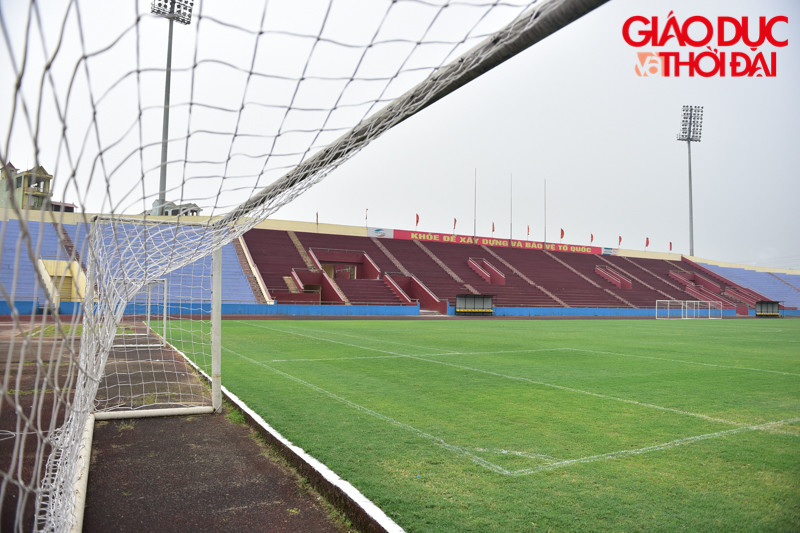 Hàng trăm người dân xếp hàng mua vé trận U23 Viêt Nam - U23 Myanmar ảnh 2