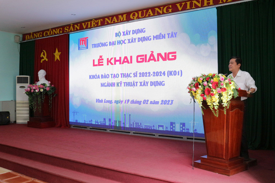 TS. Nguyễn Văn Xuân - Bí thư Đảng ủy, Hiệu trưởng phát biểu khai mạc tại buổi lễ. TS. Nguyễn Văn Xuân - Bí thư Đảng ủy, Hiệu trưởng phát biểu khai mạc tại buổi lễ.