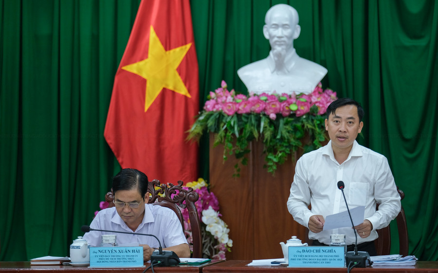 Ông Ðào Chí Nghĩa - Phó Trưởng đoàn Ðoàn đại biểu Quốc hội thành phố, Trưởng đoàn giám sát phát biểu chỉ đạo tại buổi làm việc.