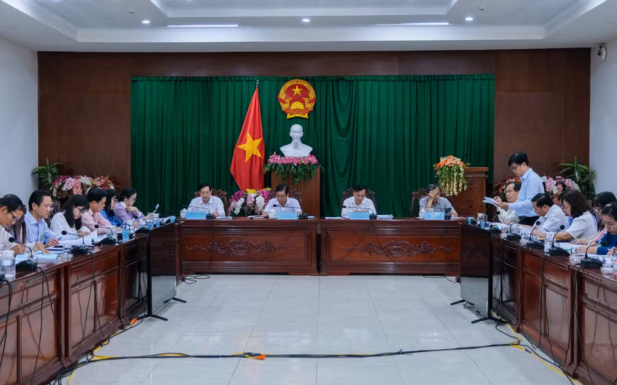 Quang cảnh buổi làm việc giữa đoàn giám sát ĐBQH với Sở GD&ĐT.