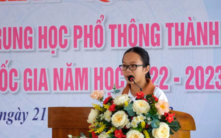 Em Trần Ngọc Minh - học sinh lớp 12 của Trường THPT chuyên Lý Tự Trọng khẳng định sự quyết tâm trước kỳ thi. Em Trần Ngọc Minh - học sinh lớp 12 của Trường THPT chuyên Lý Tự Trọng khẳng định sự quyết tâm trước kỳ thi.
