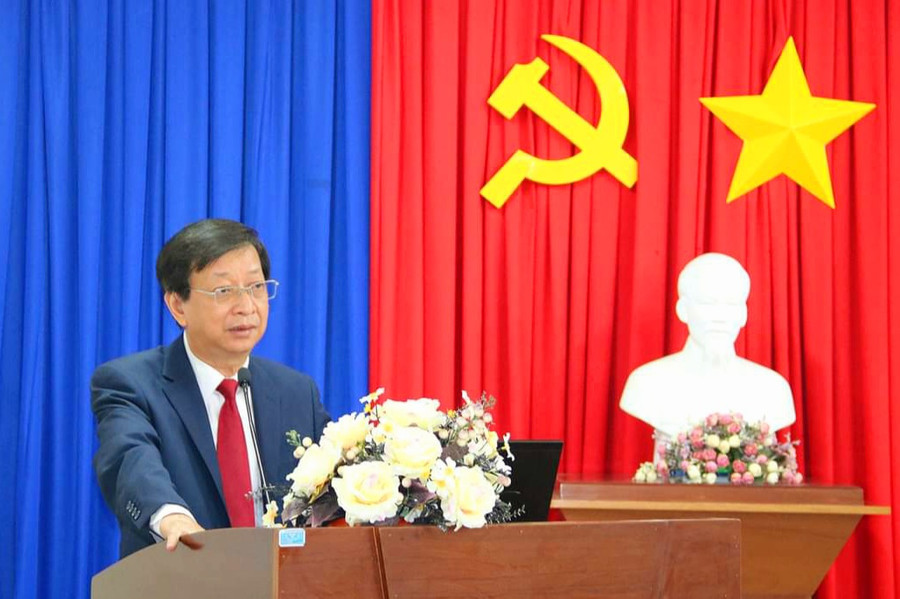 PGS.TS Võ Văn Thắng - Hiệu trưởng Trường Đại học An Giang phát biểu tại buổi lễ. PGS.TS Võ Văn Thắng - Hiệu trưởng Trường Đại học An Giang phát biểu tại buổi lễ.