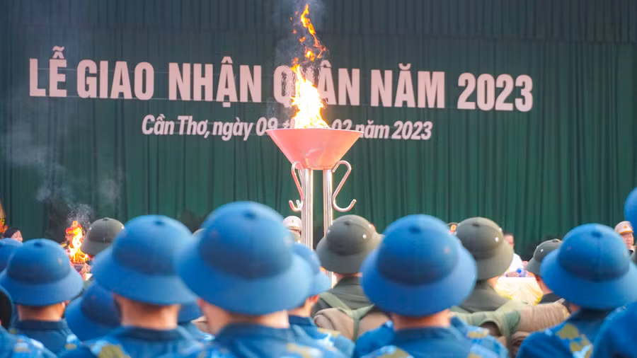 Cùng thắp sáng ngọn lửa thiêng liêng của dân tộc.