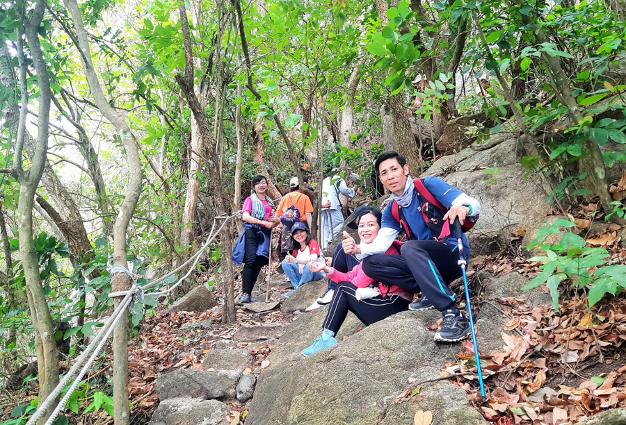 Các bạn trẻ hào hứng tham gia chinh phục các cung đường trekking. Các bạn trẻ hào hứng tham gia chinh phục các cung đường trekking.