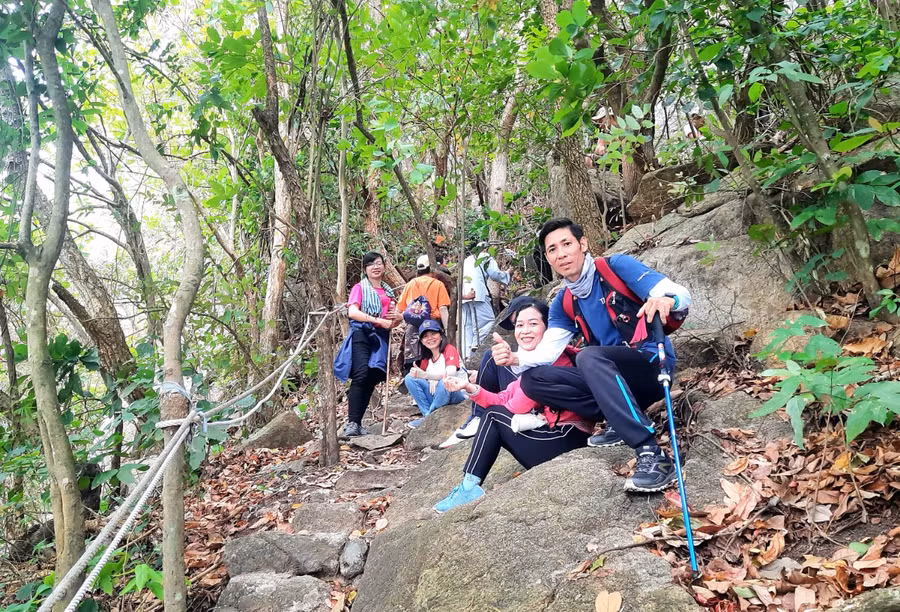 Các bạn trẻ hào hứng tham gia chinh phục các cung đường trekking.