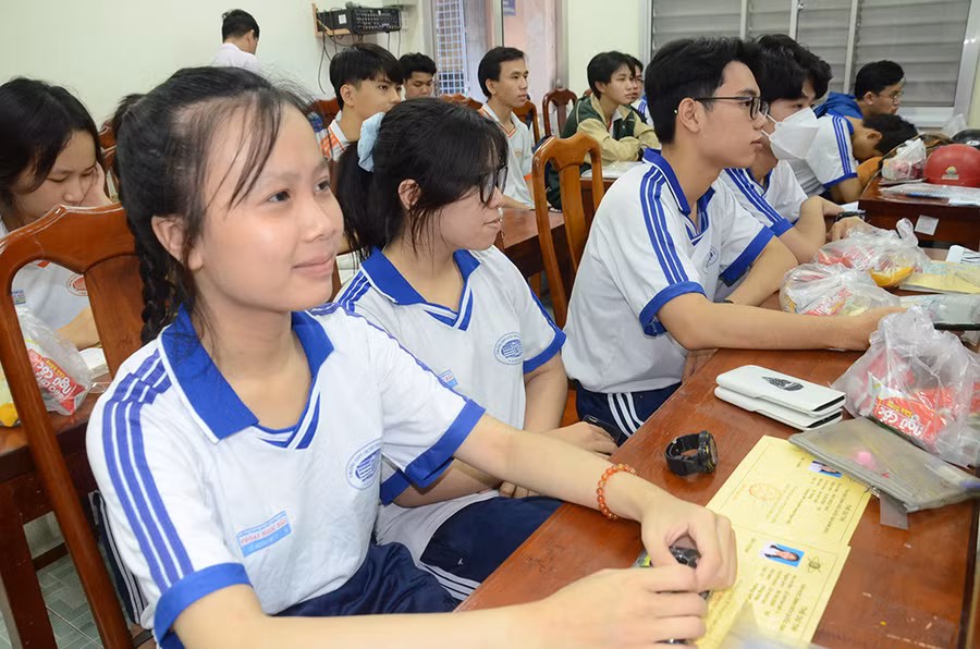 Thí sinh tham dự kỳ thi.