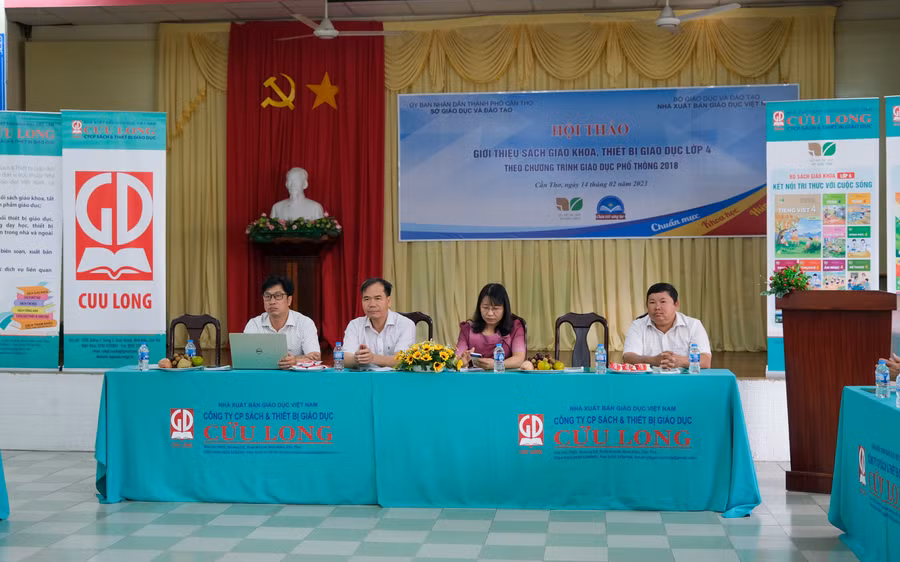 Cần Thơ giới thiệu 11 bộ SGK mới cho giáo viên.