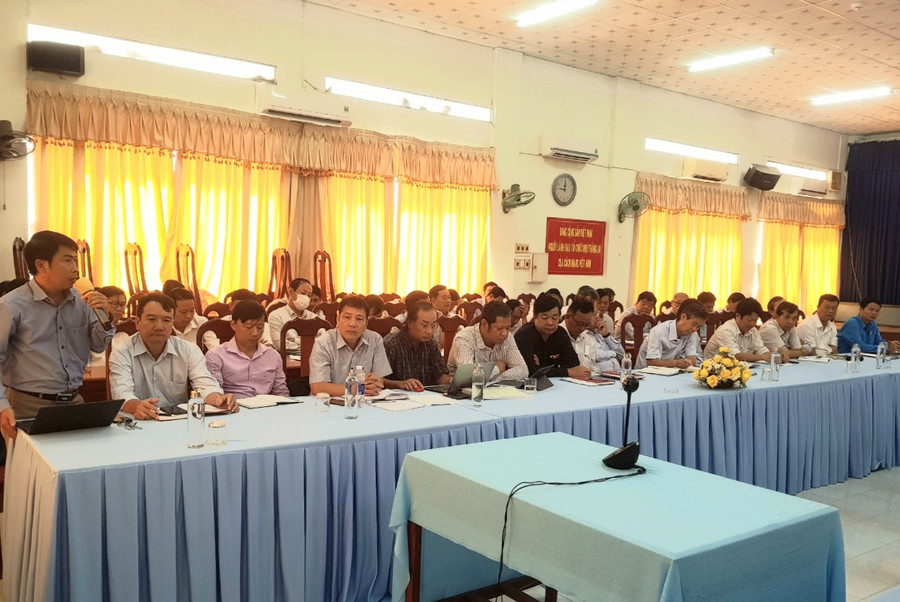 Đại biểu thảo luận, trao đổi ý kiến tại hội nghị. Đại biểu thảo luận, trao đổi ý kiến tại hội nghị.