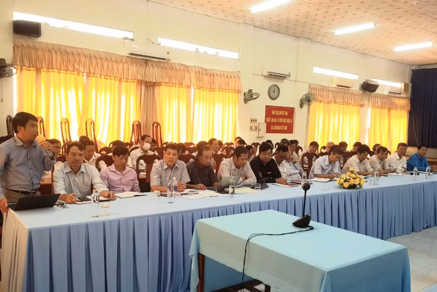 Đại biểu thảo luận, trao đổi ý kiến tại hội nghị.