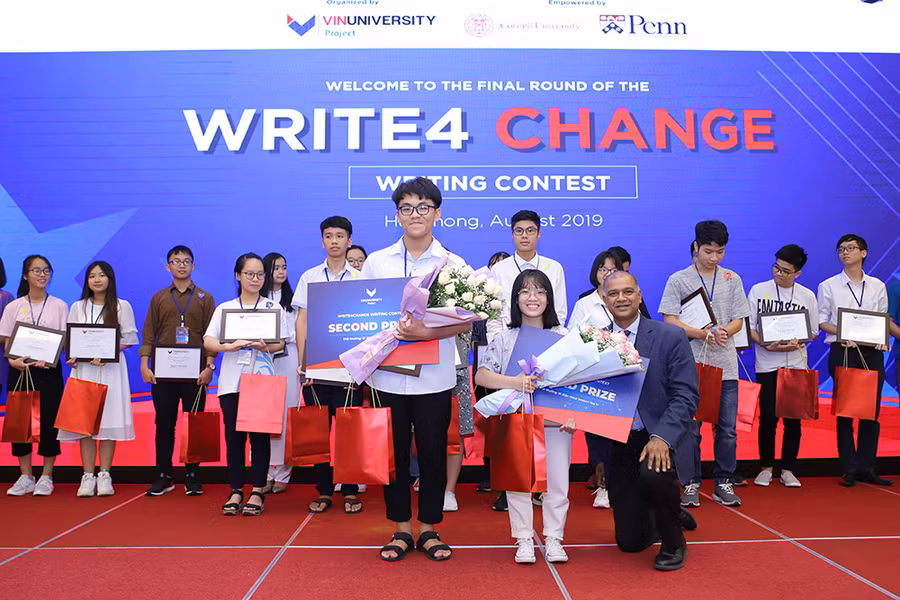 Nu sinh Ha Noi gianh giai nhat cuoc thi viet luan bang tieng Anh Write4Change hinh anh 4