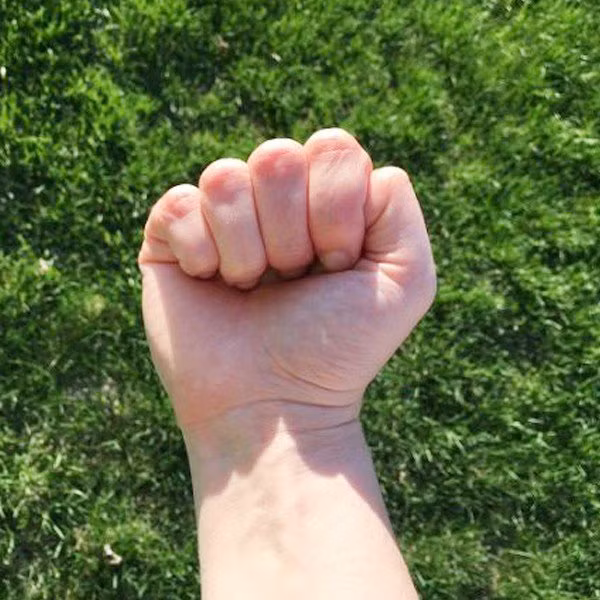 xem cach nam tay, "bat thop" ngay tinh cach nguoi doi dien - 4