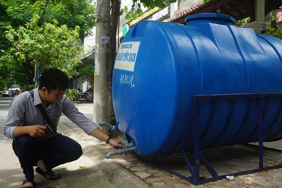 Điểm cấp nước tại đường Lê Cảnh Tuân, quận Sơn Trà… chẳng còn một giọt nước. Điểm cấp nước tại đường Lê Cảnh Tuân, quận Sơn Trà… chẳng còn một giọt nước.