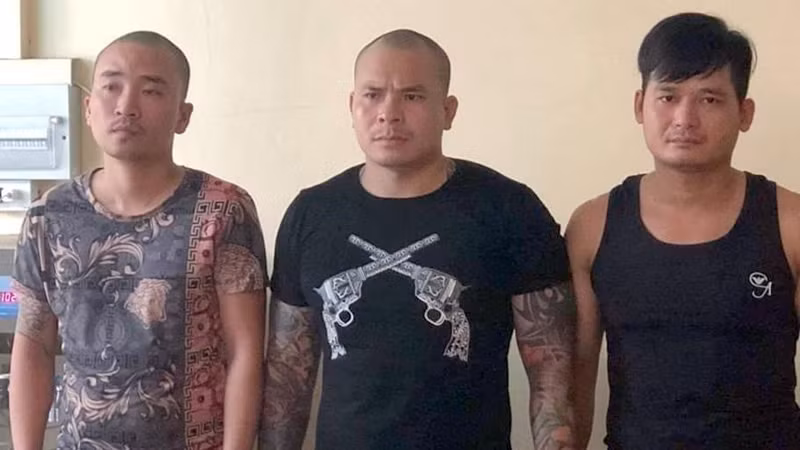 Bị can Đỗ Văn Quang, tức Quang Rambo (giữa).
