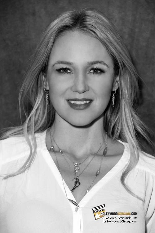 Ca sĩ Jewel từng phải sống ngoài đường phố sau khi bị sa thải vì không chịu ngủ với giám đốc. Trong một năm khó khăn, cô viết ca khúc và đi hát trong một quán cà phê ở địa phương. Ảnh: Getty. Truoc khi giau co, cac sieu sao nay tung khong mot xu dinh tui hinh anh 11