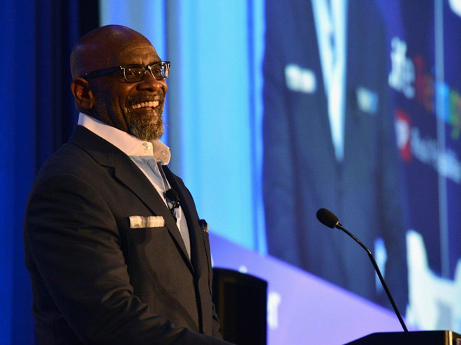 Chris Gardner, người truyền cảm hứng cho bộ phim The Pursuit of Happyness, từng sống vô gia cư với cậu con trai nhỏ. Vào thời điểm đó, ông cố gắng theo đuổi sự nghiệp tài chính mặc dù không có bất kỳ kinh nghiệm nào về lĩnh vực này. Vợ ông bỏ đi. Sau khi được nhận vào một công ty lớn ở Phố Wall, ông đã thành công và giờ là triệu phú. Ảnh: Getty Images. Truoc khi giau co, cac sieu sao nay tung khong mot xu dinh tui hinh anh 10