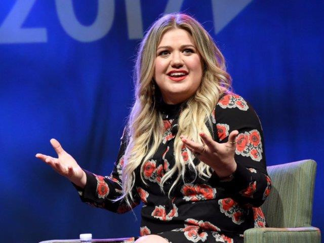 Trước khi tỏa sáng tại American Idol và trở thành siêu sao, Kelly Clarkson phải sống trong một chiếc xe hơi khi căn hộ của cô bị hư hại trong một vụ hỏa hoạn. Ảnh: Getty Images. Truoc khi giau co, cac sieu sao nay tung khong mot xu dinh tui hinh anh 16