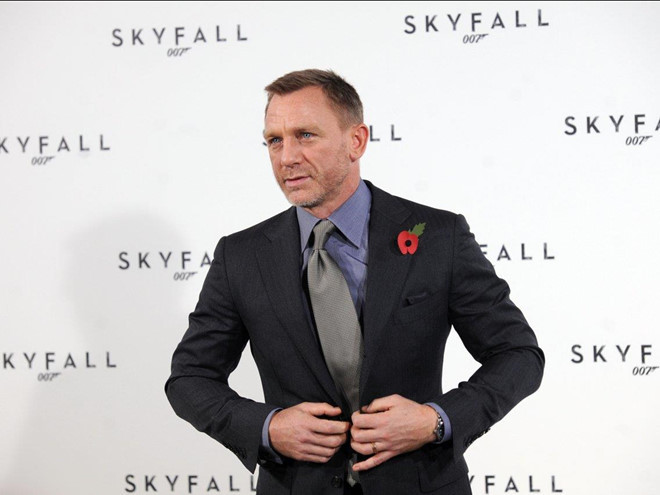 Nam diễn viên Daniel Craig - người đảm nhận vai điệp viên 007 James Bond - từng phải ngủ trên ghế đá công viên ở London (Anh) và làm bồi bàn khi mới bắt đầu sự nghiệp diễn xuất. Ảnh: Getty Images. Truoc khi giau co, cac sieu sao nay tung khong mot xu dinh tui hinh anh 8