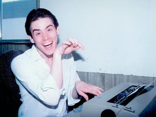 Trước khi thành danh, diễn viên hài nổi tiếng Jim Carrey bỏ học cấp ba và sống vất vưởng cùng gia đình trong xe hơi tại Canada. Carrey cho biết chính thời kỳ khó khăn này đã mang đến cho anh sự hài hước. Ảnh: Getty Images. Truoc khi giau co, cac sieu sao nay tung khong mot xu dinh tui hinh anh 4