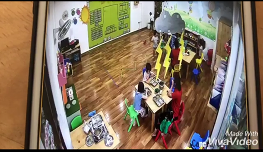 Hình ảnh cắt từ video được camera cơ sở giáo dục mầm non Maple Bear Westlake Point ghi lại. (video bạn đọc cung cấp) Hình ảnh cắt từ video được camera cơ sở giáo dục mầm non Maple Bear Westlake Point ghi lại. (video bạn đọc cung cấp)