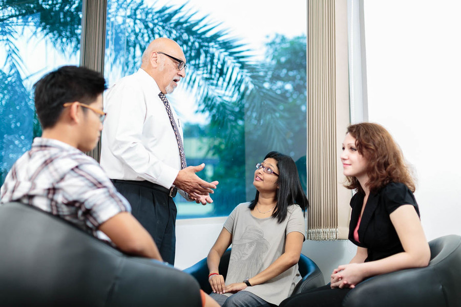 Giảng viên Chris Jabines tin tưởng nếu mỗi người thấu hiểu bản thân sẽ rất dễ thành công