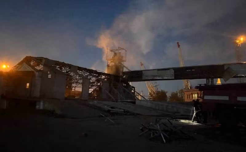 Kho chứa dầu ở cảng Izmail, vùng Odessa bị UAV Geran-2 tấn công