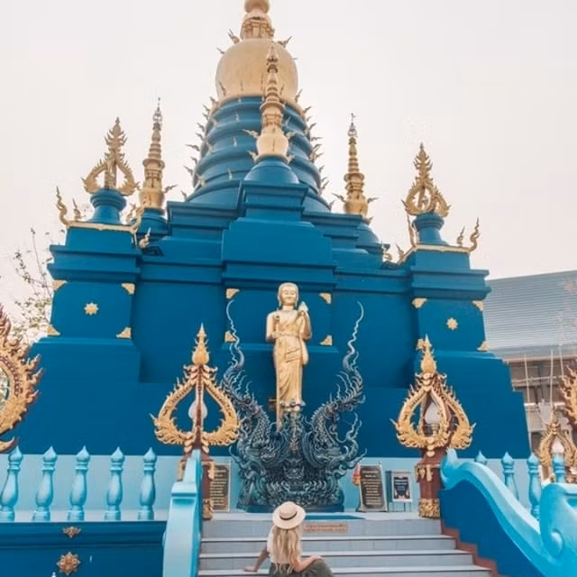 Chùa dát vàng xưa rồi, giờ đến Thái Lan là phải ghé thăm ngôi chùa màu xanh độc đáo