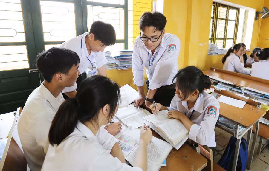 Trong giờ ôn tập của HS Trường PTDT nội trú tỉnh Phú Thọ. Ảnh: Thế Đại