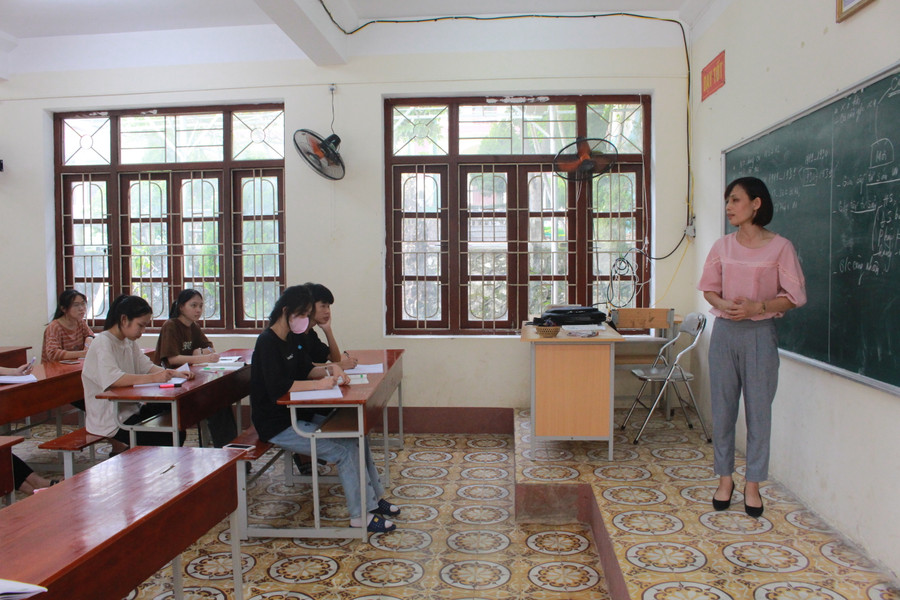 Việc áp dụng phương án thi tốt nghiệp mới từ năm 2025 được kỳ vọng giúp giảm áp lực cho học sinh cũng như phù hợp với mục tiêu của chương trình giáo dục phổ thông 2018. Việc áp dụng phương án thi tốt nghiệp mới từ năm 2025 được kỳ vọng giúp giảm áp lực cho học sinh cũng như phù hợp với mục tiêu của chương trình giáo dục phổ thông 2018.