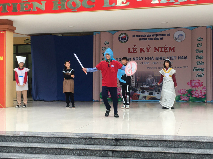 Sân khấu hóa buổi tuyên truyền về tác hại của thuốc lá trong môi trường học đường. Sân khấu hóa buổi tuyên truyền về tác hại của thuốc lá trong môi trường học đường.