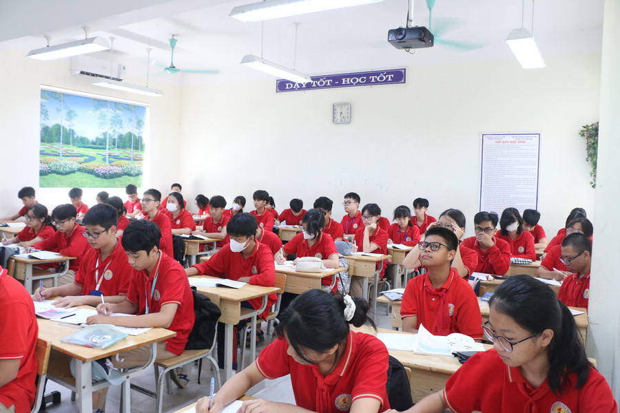 Ở mỗi giờ học, các em học sinh đều được được giáo viên nhắc nhở về ý thức tự giác tránh xa thuốc lá. Ở mỗi giờ học, các em học sinh đều được được giáo viên nhắc nhở về ý thức tự giác tránh xa thuốc lá.