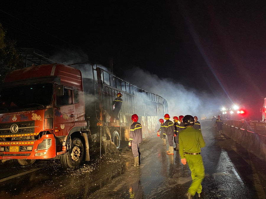 Vụ việc xảy ra trên Quốc lộ 1A đoạn qua phường Phổ Thạnh, thị xã Đức Phổ, tỉnh Quảng Ngãi. (Ảnh: Tài Đức) Vụ việc xảy ra trên Quốc lộ 1A đoạn qua phường Phổ Thạnh, thị xã Đức Phổ, tỉnh Quảng Ngãi. (Ảnh: Tài Đức)