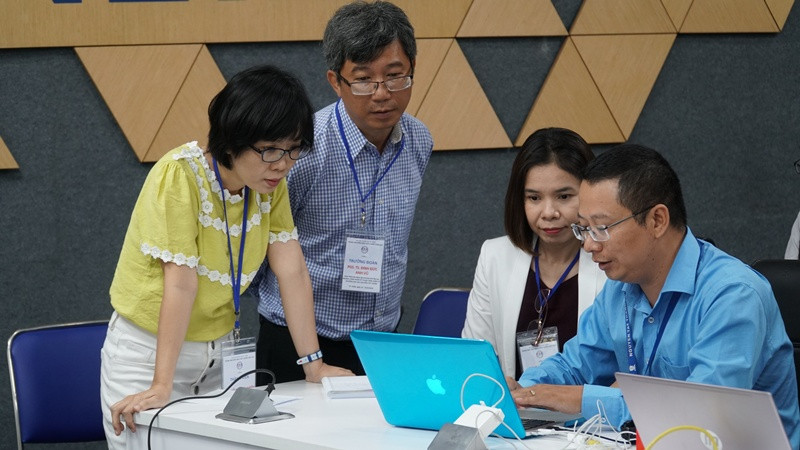 Các thành viên của Đoàn đánh giá làm việc hết sức nghiêm túc và chặt chẽ