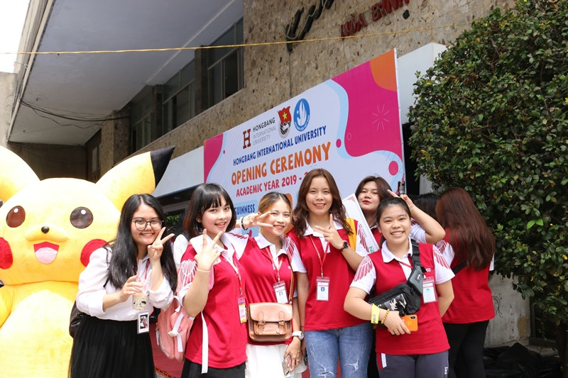 Tân sinh viên Trường ĐH Quốc tế Hồng Bàng hồ hởi bước vào năm học với nhiều niềm tin và khát vọng.