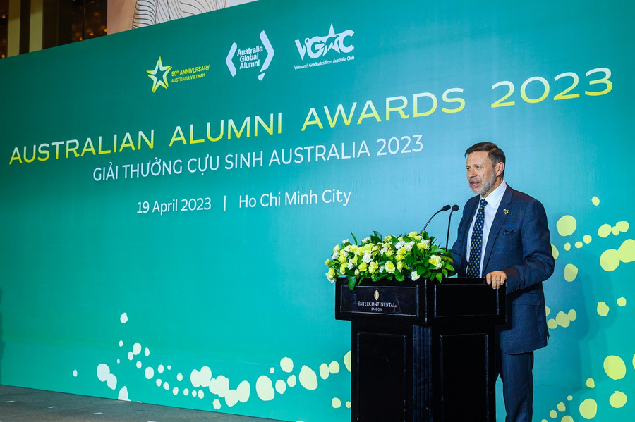 Ngài Andrew Goledzinowski, Đại sứ Australia tại Việt Nam phát biểu tại lễ vinh danh. Ngài Andrew Goledzinowski, Đại sứ Australia tại Việt Nam phát biểu tại lễ vinh danh.