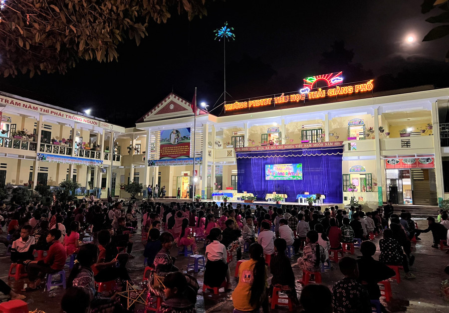 Trường PTDTBT Tiểu học Thải Giàng Phố đón Trung thu trong buổi tối đẹp trời. Trường PTDTBT Tiểu học Thải Giàng Phố đón Trung thu trong buổi tối đẹp trời.