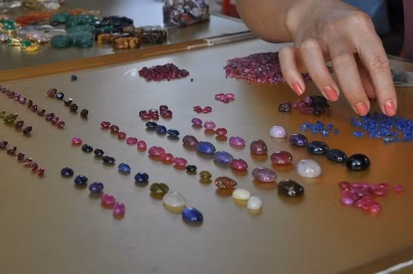 Duy nhất Việt Nam: Chợ tạm ven đường bán đá quý tiền tỷ-4