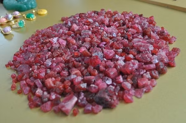 Duy nhất Việt Nam: Chợ tạm ven đường bán đá quý tiền tỷ-5