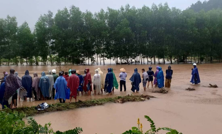 Khu vực nam thanh niên tử vong do bị nước lũ cuốn trôi Khu vực nam thanh niên tử vong do bị nước lũ cuốn trôi