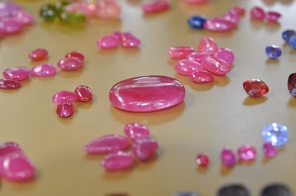 Duy nhất Việt Nam: Chợ tạm ven đường bán đá quý tiền tỷ-8