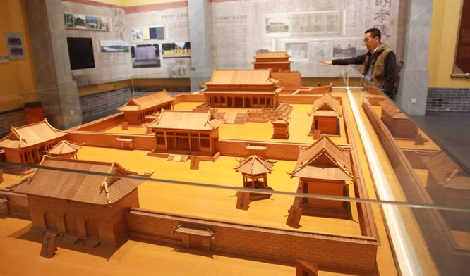 Xuong lang mo bi an va vi dai nhat the gioi, chua hang ngan tan bau vat hinh anh 5