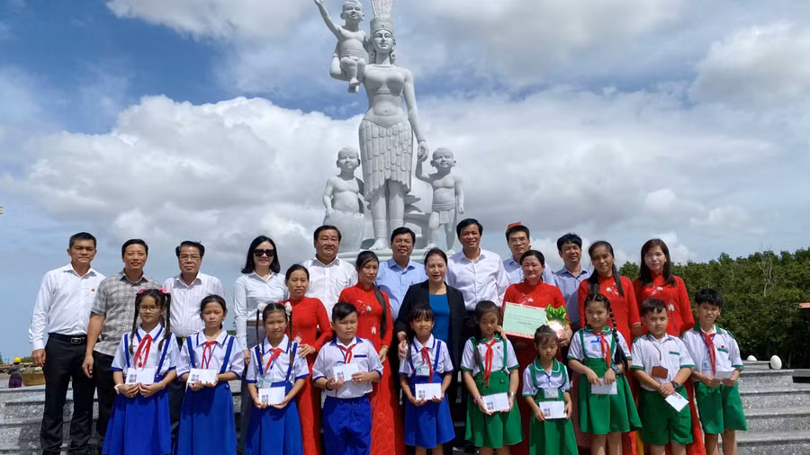 PVN cùng các đơn vị thành viên tham gia đoàn công tác TƯ đến miền Tây Nam bộ ảnh 2