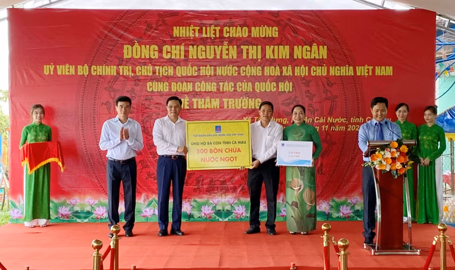 Lãnh đạo PVN và PV GAS tài trợ các chương trình an sinh có ý nghĩa tại Cà Mau.