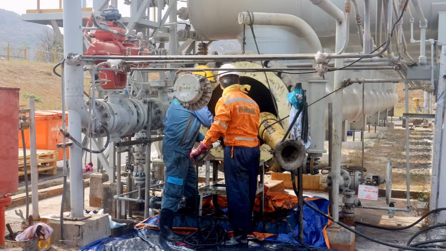 KVT phối hợp với DVK thực hiện công tác BDSC bộ thiết bị phân tách khí đầu vào Slug Catcher SC-02. KVT phối hợp với DVK thực hiện công tác BDSC bộ thiết bị phân tách khí đầu vào Slug Catcher SC-02.