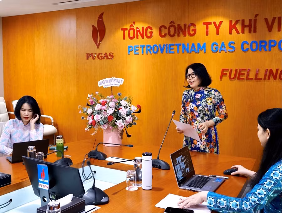 Đồng chí Trần Thị Hoàng Anh – Phó Chủ tịch Công đoàn PV GAS phát biểu khai mạc Hội nghị