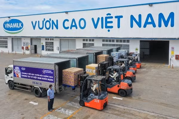 Vượt trở ngại Covid, Vinamilk vẫn đảm bảo sản xuất, cung ứng để kịp thời tiếp sức lực lượng tuyến đầu và cộng đồng