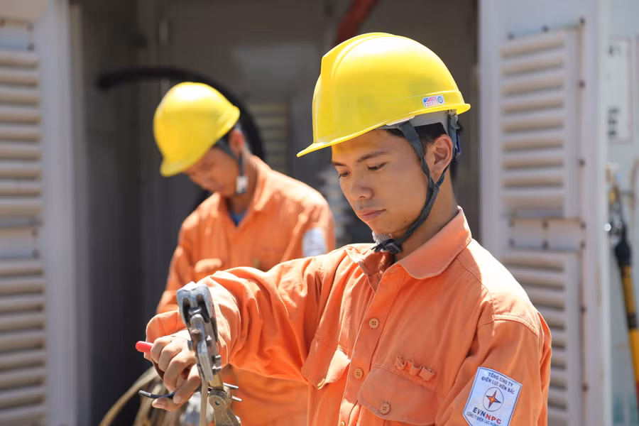 Điện lực miền Bắc đảm bảo cấp điện an toàn. Nguồn: EVNNPC