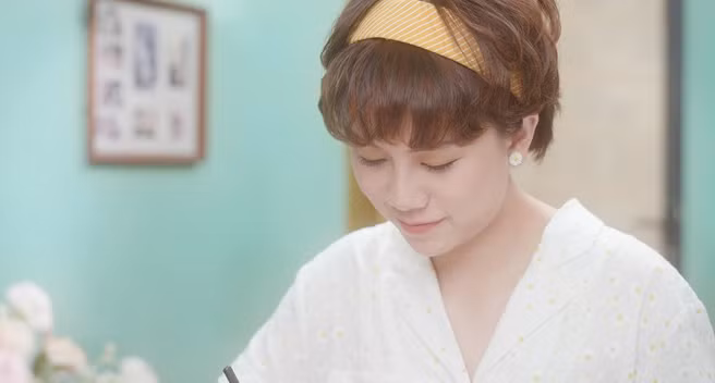 Ngã ngửa hình ảnh “bánh bèo nhập” của Ánh Dương trong Về nhà đi con